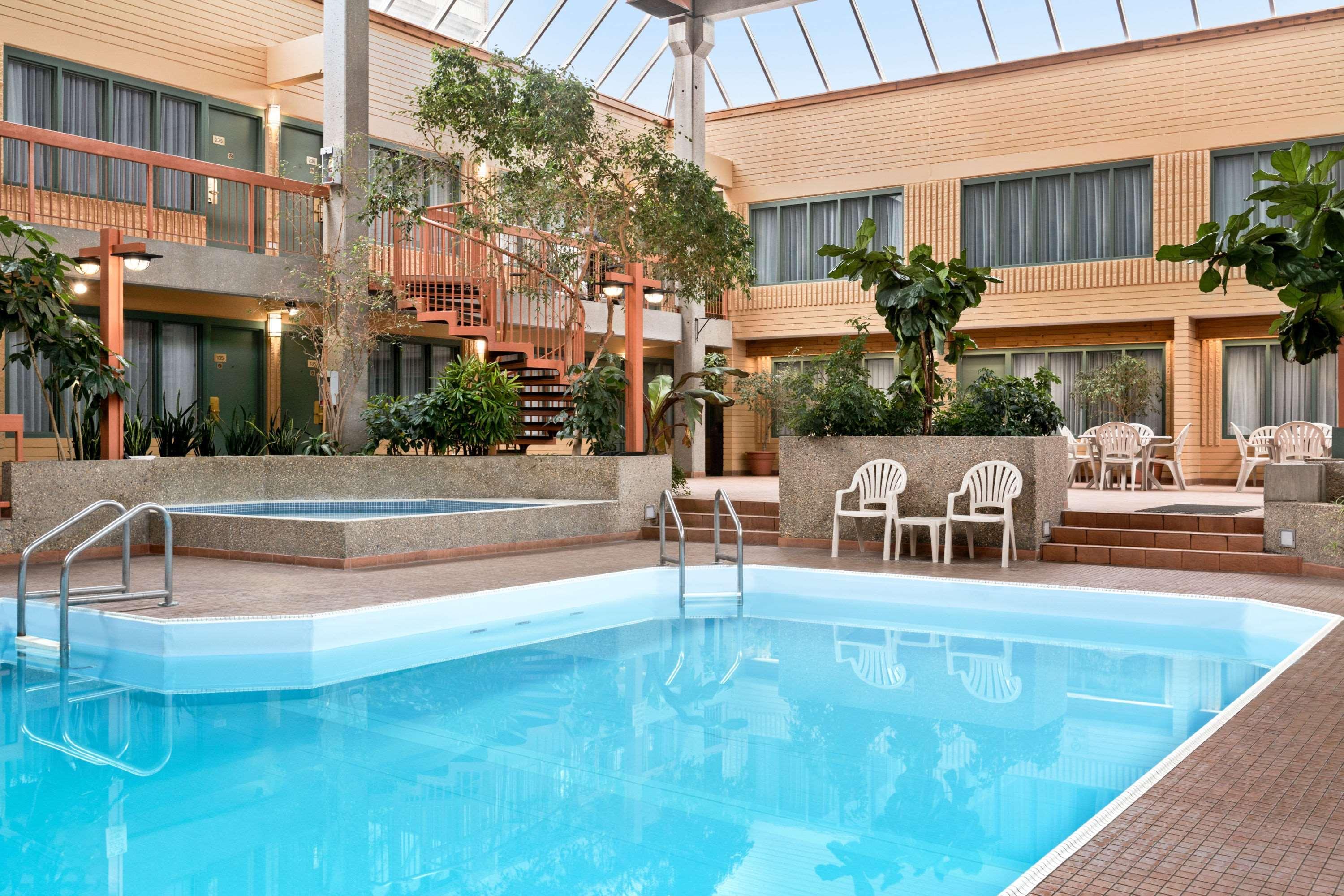 ทราเวลลอดจ์ บาย วินด์แฮม วินนิเปก อีสต์ Hotel วินนิเพก ภายนอก รูปภาพ