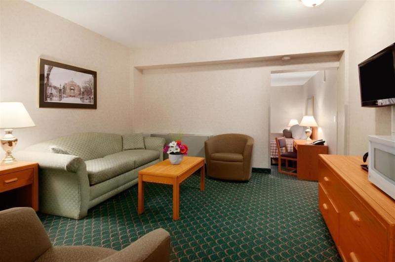 ทราเวลลอดจ์ บาย วินด์แฮม วินนิเปก อีสต์ Hotel วินนิเพก ภายนอก รูปภาพ